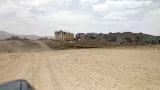 Habitat informel sur le passage des torrents à l'est de l'avenue Al-Khawlan 