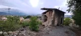 Paganica (provincia dell'Aquila, Italia centrale), colpita dal terremoto del 2009. Mentre la città dell'Aquila è stata in gran parte restaurata, nella provincia i lavori di ricostruzione sono ancora in corso. 