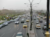 A Mossoul-Est, côté ville moderne, la vie a repris comme avant et la plupart des infrastructures ont été reconstruites. Les bouchons interminables et les parcs bondés fréquentés par les familles les week-ends en sont le meilleur indicateur