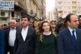 Selahattin Demirtaş et Leyla Imret dans les rues de Cizre