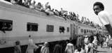Octobre 1964. — Le train des révolutionnaires partis d'Atbara arrive à Khartoum