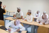 Des étudiants suivent un cours dispensé par le Oman Tourism College, seul établissement d'enseignement spécialisé dans le tourisme et l'hôtellerie. 