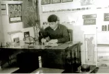 Hassan Massoudy nel suo studio in piazza Al-Wathba a Bagdad (1968) 