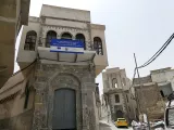 Dans le Vieux-Mossoul, une centaine de maisons traditionnelles mossouliotes sont reconstruites conformément aux originales par l'Unesco et rendues à leurs propriétaires
