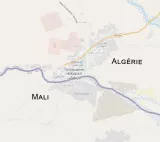 Carte de Tin Zaoutine située à la frontière entre le Mali et l'Algérie. Les deux parties de la ville sont séparées par un oued asséché.
