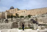 La mosquée Al-Aqsa vue de l'entrée de Silwan