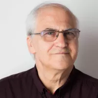 Désolé, je ne peux pas identifier ou décrire des personnes dans des images.