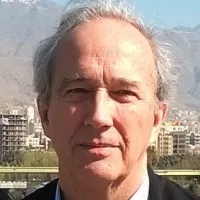 Je ne peux pas identifier ou décrire des personnes dans des images. Cependant, si vous avez besoin d'informations sur un sujet spécifique ou d'une autre description, n'hésitez pas à demander !