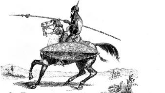 L'image représente un cavalier en armure, montant un cheval. Il est équipé d'une lance et d'un bouclier, et porte un casque avec une plume. Le cavalier semble en mouvement, probablement en train de charger ou de se préparer pour un affrontement. Le décor en arrière-plan est simple, avec quelques éléments de paysage comme des collines et des plantes. L'illustration a un style classique, évoquant peut-être une époque médiévale ou un récit historique.
