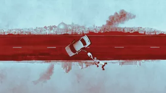 L'image présente une scène frappante où une voiture est représentée sur une route, tandis qu'une ville, en arrière-plan, est stylisée dans des tons de rouge et de bleu. Un personnage semble courir, tenant la main d'un autre, ajoutant une dynamique de mouvement. La ville est identifiable par ses silhouettes de bâtiments et une coupole, tandis qu'une colonne de fumée s'élève au loin, suggérant une tension ou une urgence. L'ensemble crée une atmosphère à la fois mystérieuse et dramatique.