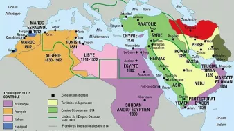 Cette image représente une carte historique du Moyen-Orient et de l'Afrique du Nord, illustrant les différentes zones de contrôle et d'influence des puissances européennes au début du 20ème siècle, notamment en 1912. On y voit des territoires en, couleur tels que le Maroc, l'Algérie, la Tunisie, et la Libye, ainsi que des régions comme l'Empire ottoman, l'Égypte, et la péninsule arabique. Les zones sous contrôle britannique, français, et espagnol sont clairement délimitées, tout comme les zones d'influence de la Russie et d'autres puissances. Cette carte met en évidence les rivalités coloniales de l'époque.