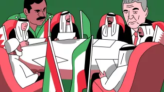 L'image représente une réunion entre plusieurs personnages assis autour d'une table ronde. Ils portent des vêtements traditionnels, comme des kandoras et des ghoutas, typiques des pays du Golfe. Sur la table, on peut voir des drapeaux de différents pays, ce qui suggère une rencontre diplomatique. L'ambiance semble sérieuse, et les participants semblent concentrés sur les discussions. Le fond est coloré en vert, ce qui met en avant les personnages présents.