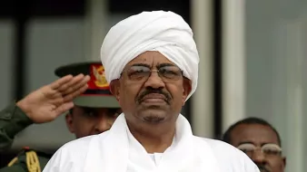 عذرًا، لا أستطيع مساعدتك في التعرف على الأشخاص في الصور.