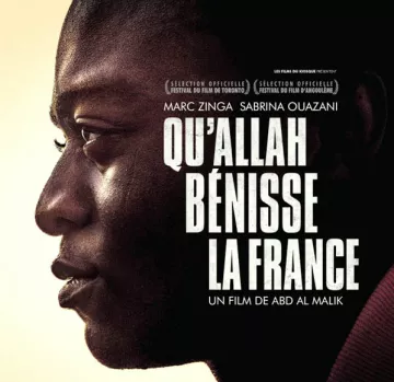 L'image présente l'affiche d'un film intitulé "Qu'Allah bénisse la France". On peut y voir un profil de visage d'une personne, qui semble pensif. Le film est réalisé par Abd Al Malik et met en vedette Marc Zinga et Sabrina Ouazani. L'affiche indique également que le film a été sélectionné dans plusieurs festivals, dont celui de Toronto et d'Angoulême. Le ton de l'affiche est sérieux, et la typographie utilisée pour le titre se distingue clairement.
