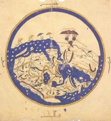 L'image représente une carte médiévale, probablement d'inspiration arabe, illustrant une vue du monde. À l'intérieur d'un cercle, on aperçoit des côtes, des rivières et des montagnes. Les régions sont souvent indiquées par des inscriptions en arabe, avec des éléments décoratifs ajoutant une touche artistique. Les couleurs bleu et doré dominent, accentuant les détails des terres et des eaux. Ce type de carte reflète la connaissance géographique et les croyances de l'époque.