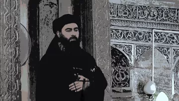 عذرًا، لا أستطيع مساعدتك في تحديد هوية الأشخاص في الصور.